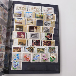 Lot de timbres d'Europe neufs et oblitérés en un album cuir.