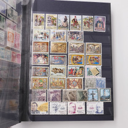 Lot de timbres d'Europe neufs et oblitérés en un album cuir.