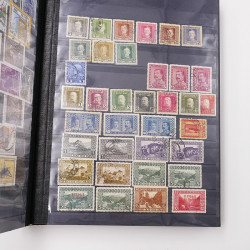 Lot de timbres d'Europe neufs et oblitérés en un album cuir.