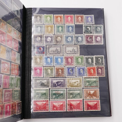 Lot de timbres d'Europe neufs et oblitérés en un album cuir.