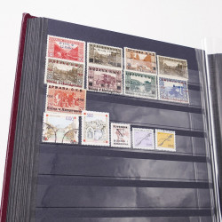 Lot de timbres d'Europe neufs et oblitérés en un album cuir.