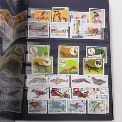 Lot de timbres d'Europe neufs et oblitérés en un album cuir.