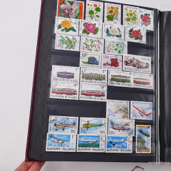 Lot de timbres d'Europe neufs et oblitérés en un album cuir.