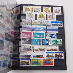 Lot de timbres d'Europe neufs et oblitérés en un album cuir.