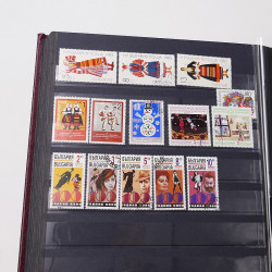 Lot de timbres d'Europe neufs et oblitérés en un album cuir.