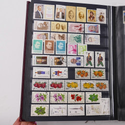 Lot de timbres d'Europe neufs et oblitérés en un album cuir.