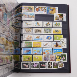 Lot de timbres d'Europe neufs et oblitérés en un album cuir.