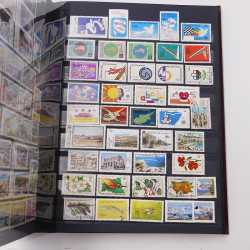 Lot de timbres d'Europe neufs et oblitérés en un album cuir.