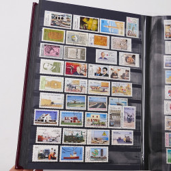 Lot de timbres d'Europe neufs et oblitérés en un album cuir.