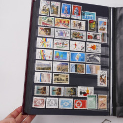 Lot de timbres d'Europe neufs et oblitérés en un album cuir.