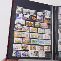 Lot de timbres d'Europe neufs et oblitérés en un album cuir.