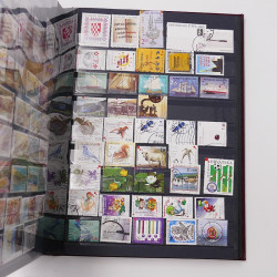 Lot de timbres d'Europe neufs et oblitérés en un album cuir.