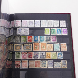 Lot de timbres d'Europe neufs et oblitérés en un album cuir.