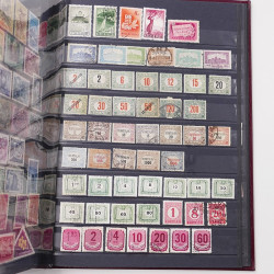 Lot de timbres d'Europe neufs et oblitérés en un album cuir.