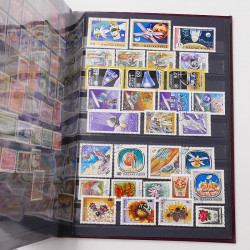 Lot de timbres d'Europe neufs et oblitérés en un album cuir.