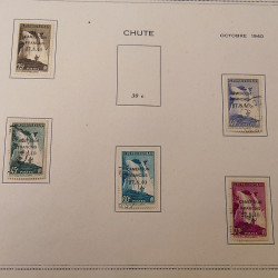 Lot de timbres de Cameroun Français neufs et oblitérés en deux albums.