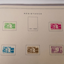 Lot de timbres de Cameroun Français neufs et oblitérés en deux albums.
