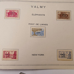 Lot de timbres de Cameroun Français neufs et oblitérés en deux albums.