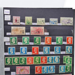 Collection de timbres de France 1849-1943 neufs et oblitérés en un album.