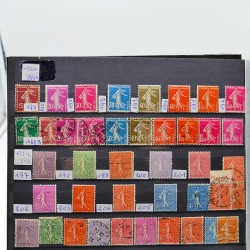 Collection de timbres de France 1849-1943 neufs et oblitérés en un album.