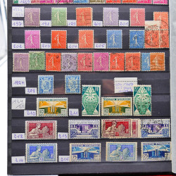 Collection de timbres de France 1849-1943 neufs et oblitérés en un album.