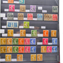 Collection de timbres de France 1849-1943 neufs et oblitérés en un album.