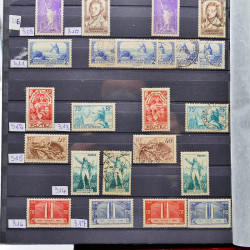 Collection de timbres de France 1849-1943 neufs et oblitérés en un album.