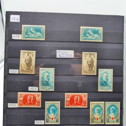 Collection de timbres de France 1849-1943 neufs et oblitérés en un album.