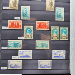 Collection de timbres de France 1849-1943 neufs et oblitérés en un album.
