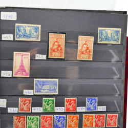 Collection de timbres de France 1849-1943 neufs et oblitérés en un album.