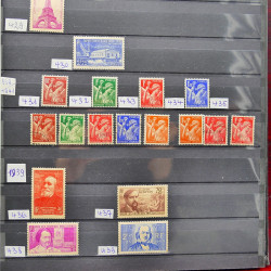 Collection de timbres de France 1849-1943 neufs et oblitérés en un album.