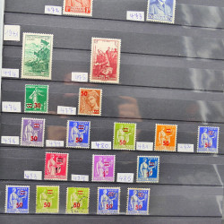 Collection de timbres de France 1849-1943 neufs et oblitérés en un album.