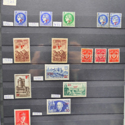 Collection de timbres de France 1849-1943 neufs et oblitérés en un album.