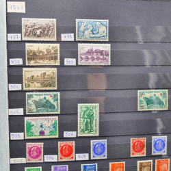 Collection de timbres de France 1849-1943 neufs et oblitérés en un album.