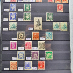 Collection de timbres de France 1849-1943 neufs et oblitérés en un album.