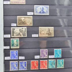 Collection de timbres de France 1849-1943 neufs et oblitérés en un album.