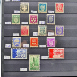Collection de timbres de France 1849-1943 neufs et oblitérés en un album.