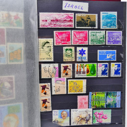 Vrac philatélique de timbres du monde neufs et oblitérés en un carton.