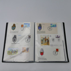 Vrac philatélique de timbres du monde neufs et oblitérés en un carton.