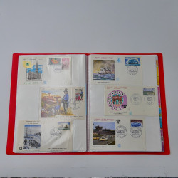 Vrac philatélique de timbres du monde neufs et oblitérés en un carton.