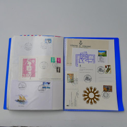 Vrac philatélique de timbres du monde neufs et oblitérés en un carton.