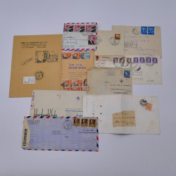 Vrac philatélique de timbres du monde neufs et oblitérés en un carton.