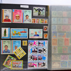 Vrac philatélique de timbres du monde neufs et oblitérés en un carton.