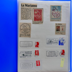Vrac philatélique de timbres du monde neufs et oblitérés en un carton.