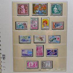 Vrac philatélique de timbres du monde neufs et oblitérés en un carton.