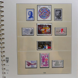 Vrac philatélique de timbres du monde neufs et oblitérés en un carton.