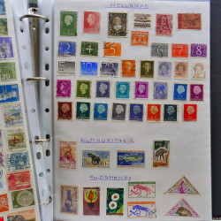 Vrac philatélique de timbres du monde neufs et oblitérés en un carton.