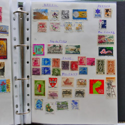 Vrac philatélique de timbres du monde neufs et oblitérés en un carton.