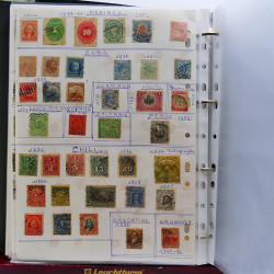Vrac philatélique de timbres du monde neufs et oblitérés en un carton.