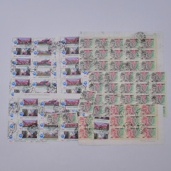 Vrac philatélique de timbres du monde neufs et oblitérés en un carton.